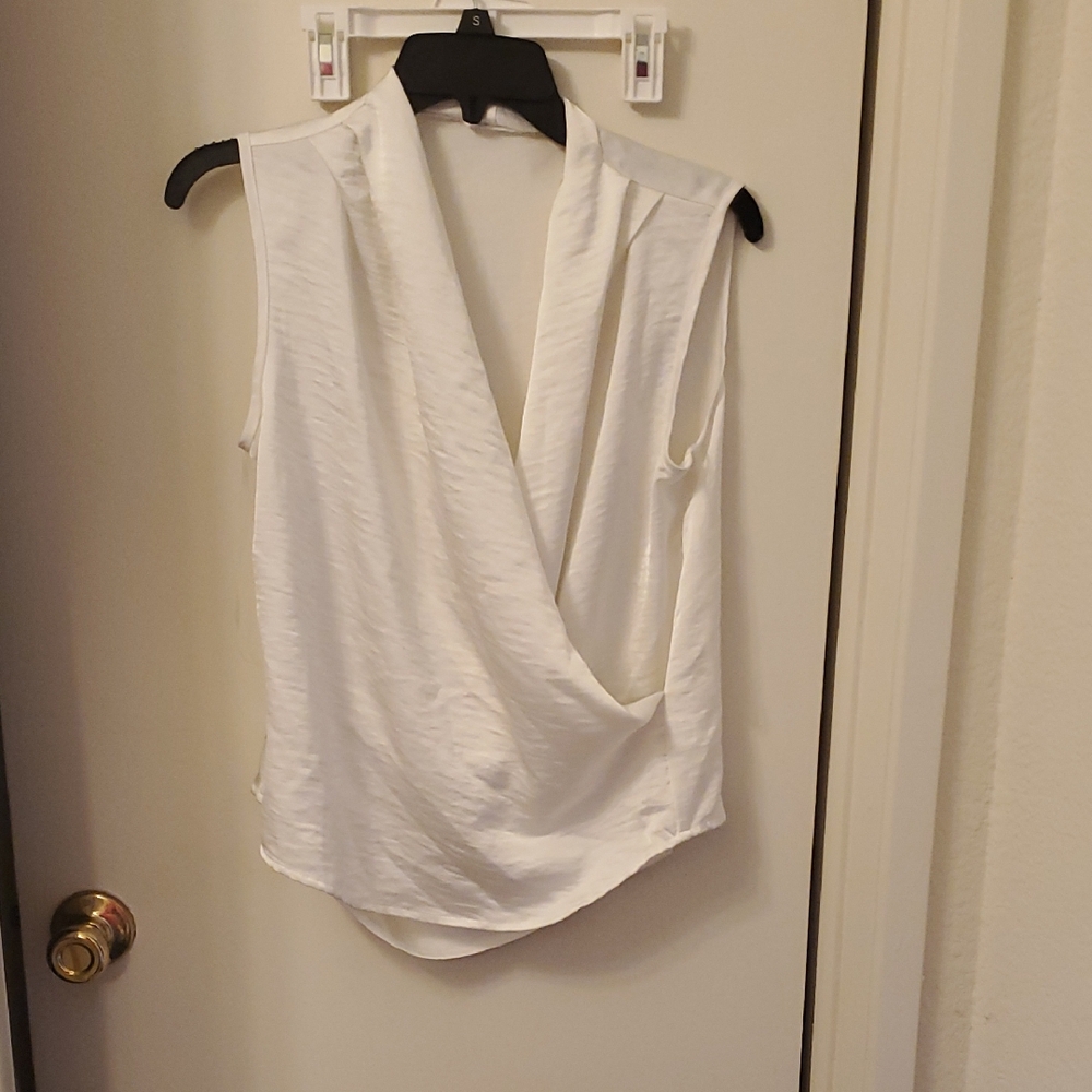 FREE W/ ANY $5 PURCHASE Chic White Sleeveless Blouse